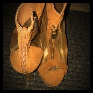 Size 8 brown & gold heels